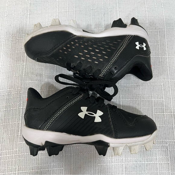 Under Armour Leadoff Men’s Boy’s Youth Size 9K Baseball Cleats EUC! - Picture 1 of 7